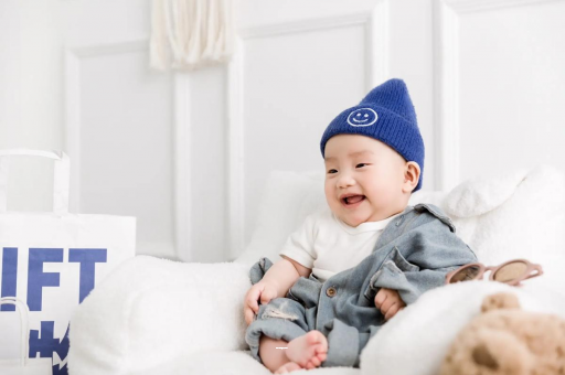 顺德宝宝躺着吃奶有影响吗